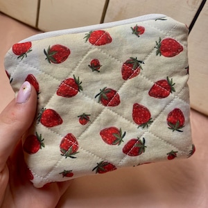 handmade strawberry coin purse / quilted zipper pouch / card wallet / cosmetic pouch / makeup pouch