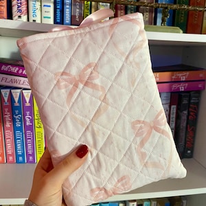 handmade bow book sleeve / book pouch / padded book sleeve / book protector / coquette book cover / book protection