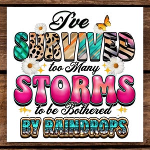 He sobrevivido a demasiadas tormentas. Cita inspiradora PNG para diseños de camisetas, bolsas de mano y tazas