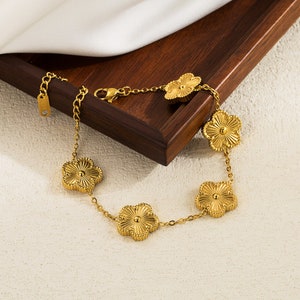 High Quality Clover Bracelet| 18K Gold Plated  Leaf Clover Bracelet| Charm Bracelet| Gold Clover Bracelet| White Clover| Black Clover