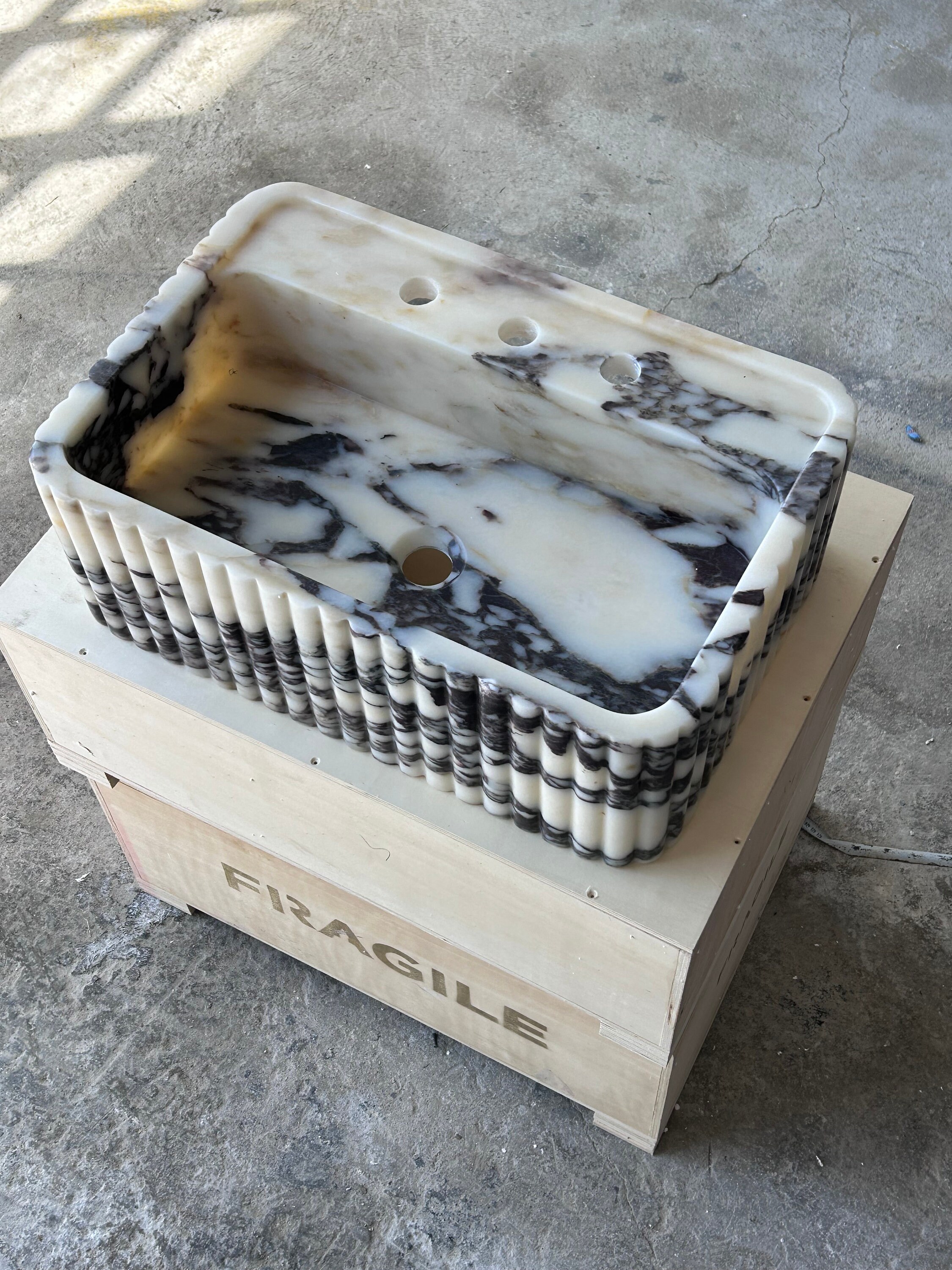 Calacatta Viola Marble Sink With Ribbed Texture on Three Sides ...