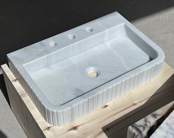vorrätigem Waschbecken aus weißem Marmor