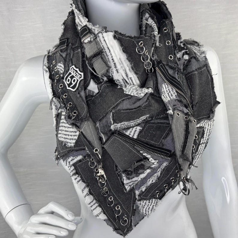 Bufanda vaquera desgastada: accesorio punk vanguardista reciclado imagen 3