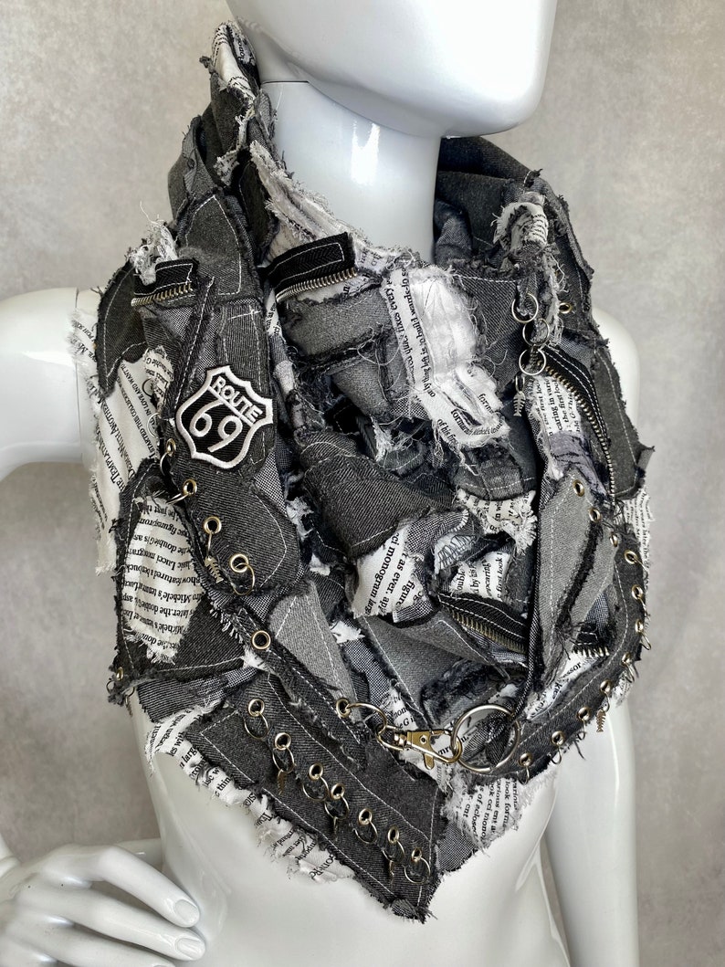 Bufanda vaquera desgastada: accesorio punk vanguardista reciclado imagen 5