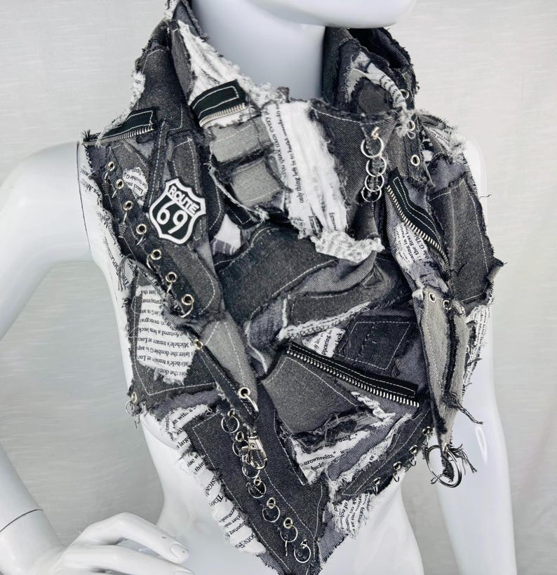 Bufanda vaquera desgastada: accesorio punk vanguardista reciclado imagen 7