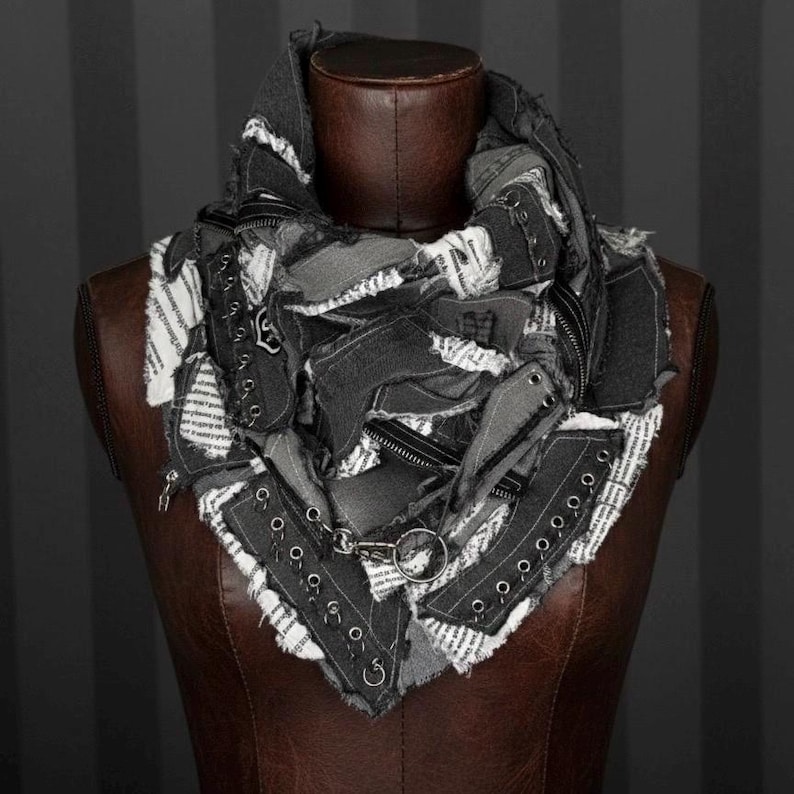Bufanda vaquera desgastada: accesorio punk vanguardista reciclado imagen 1
