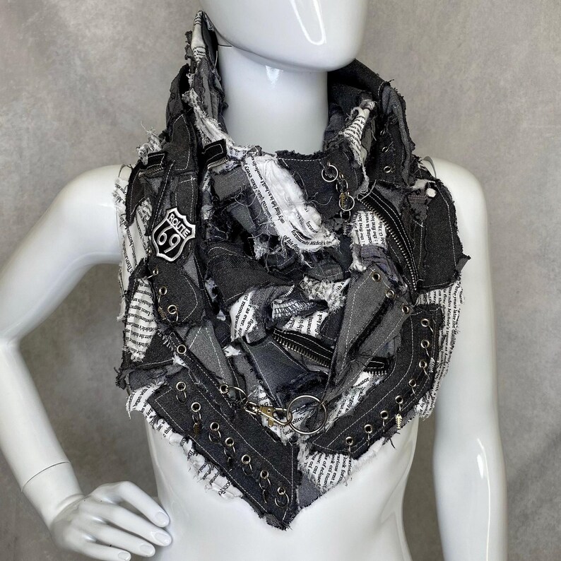 Bufanda vaquera desgastada: accesorio punk vanguardista reciclado imagen 11