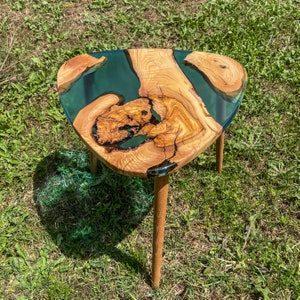 Personalized Epoxy Resin Coffee Table Made of Olive Wood, Unique Live Edge Epoxy Coffee Table, Unique Wooden Resin Coffee Table, Resin table