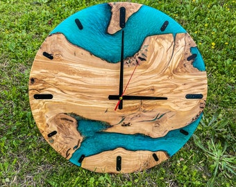 Reloj de pared de madera de olivo epoxi, resina azul, decoración de madera con borde natural