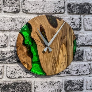 Made to order Epoxy and Olive Wood Wall Clock, Personalized Large Wall Clock Made of Olive Wood, Unique Resin Wooden Wall Clock, Home gift
