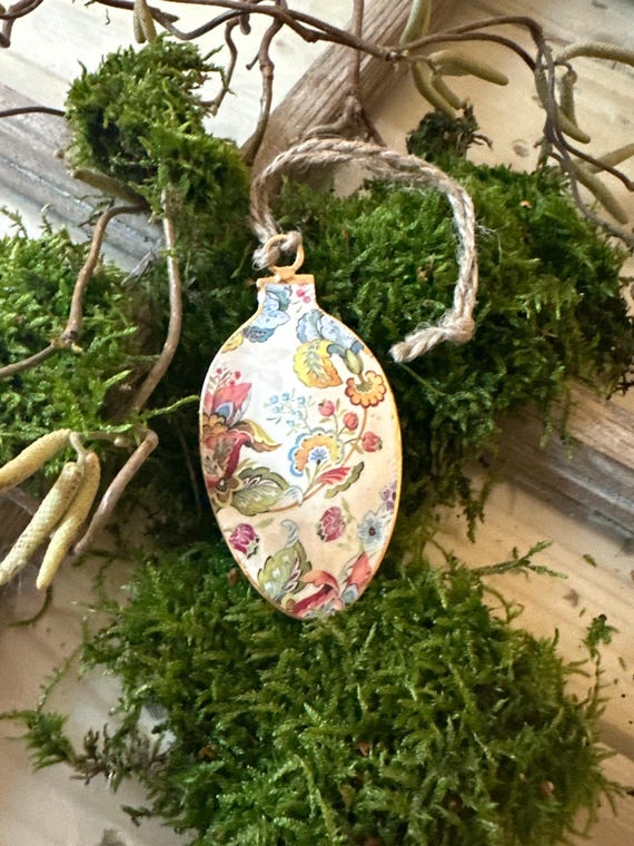 Metal pendant Easter Easter decoration pendant vintage decoration Easter eggs made of enamel
