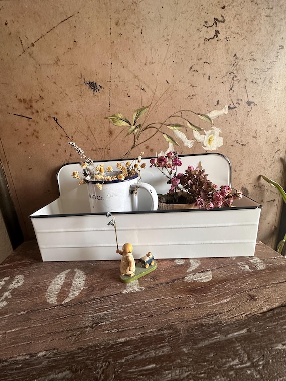 Soap dish, storage dish, hanging dish, enamel, decorative garden, shabby chic