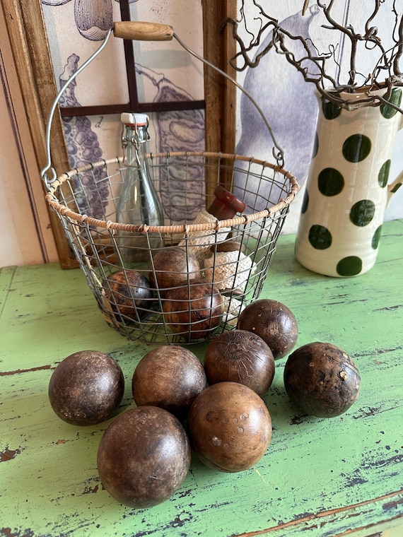 Old antique wooden balls, decorative balls, wooden decoration, vintage, shabby chic