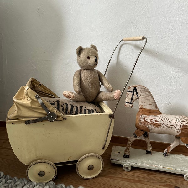 Alter antiker Puppenwagen Deko Vintage