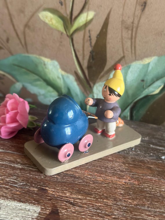 Old antique flower children flower girls Erzgebirge folk art decoration