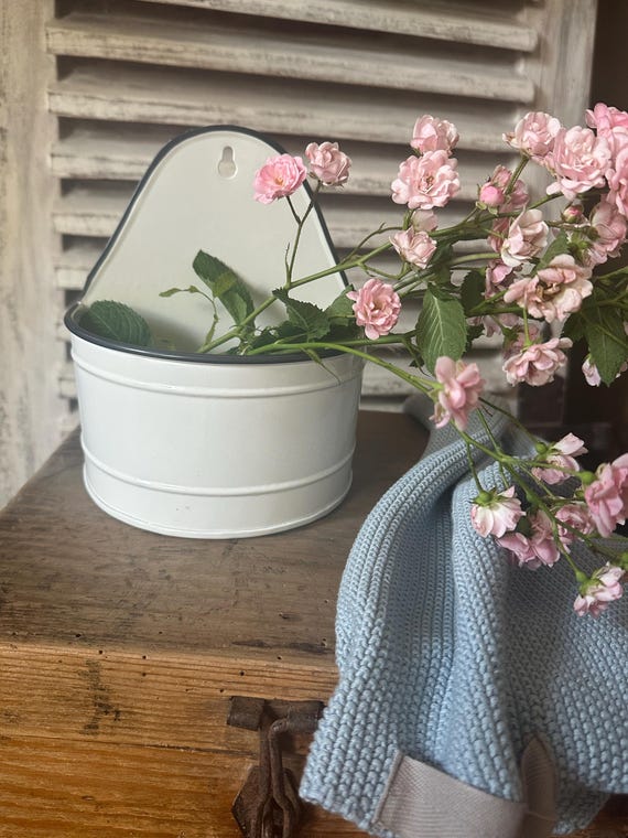 Soap Dish Storage Bowl Hanging Bowl Enamel Decoration Garden Shabby