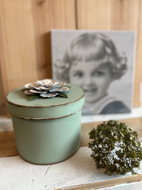 Tin box, cookie tin, metal storage box, vintage shabby chic