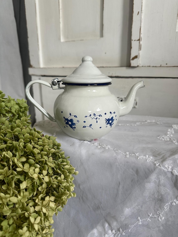 Tea kettle teapot enamel coffee pot 0.7 liters vintage retro
