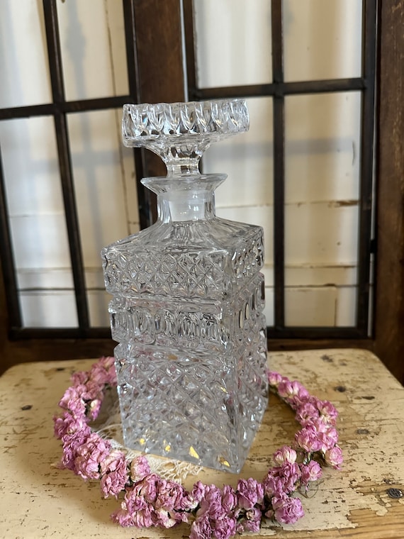 Old antique bottle glass bottle cut glass decoration vintage