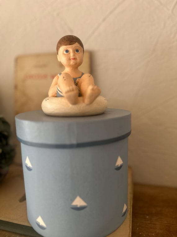 Papier-mâché tin, cookie tin, decorative tin, storage tin, vintage shabby chic