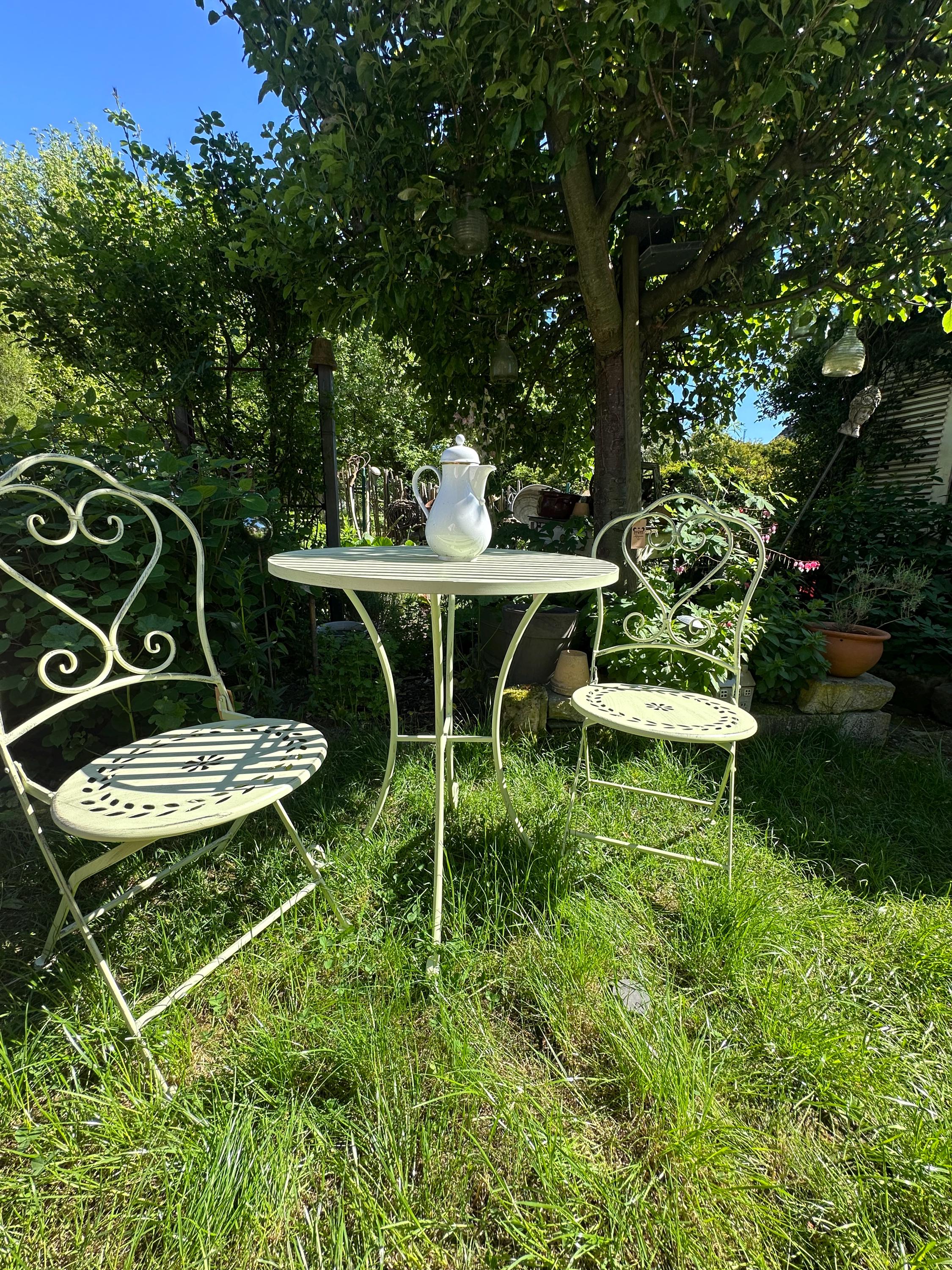 Gartenmöbel Set Bistrotisch mit 2 Stühlen Gartentisch Landhausstil Vintage Shabby Eisen