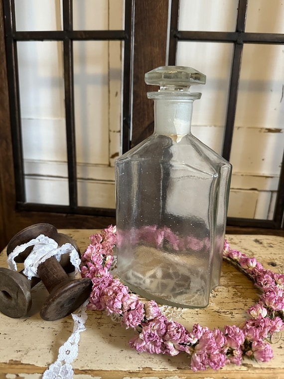 Old antique bottle glass bottle cut glass decoration vintage