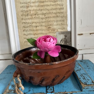Old antique baking pan ceramic ceramic baking pan decoration vintage brown