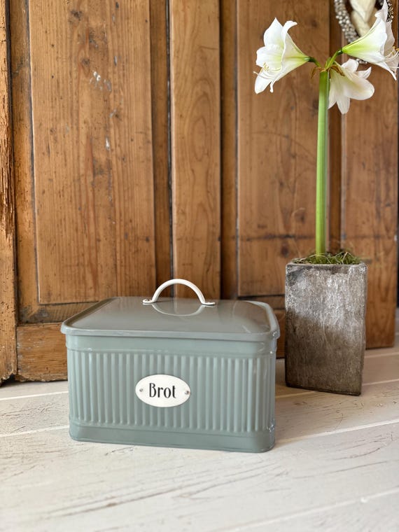 Bread box, tin box, vintage retro enamel box