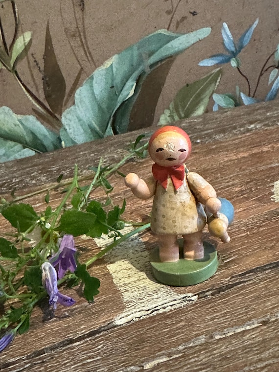 Old antique flower children flower girls Erzgebirge folk art decoration