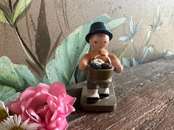 Old antique flower children flower girls Erzgebirge folk art decoration