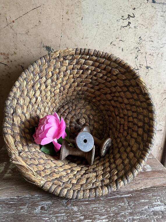 Antique fermentation basket, old bread basket, large handmade straw basket, bread plate, brocante, country house kitchen, decorative basket old antique