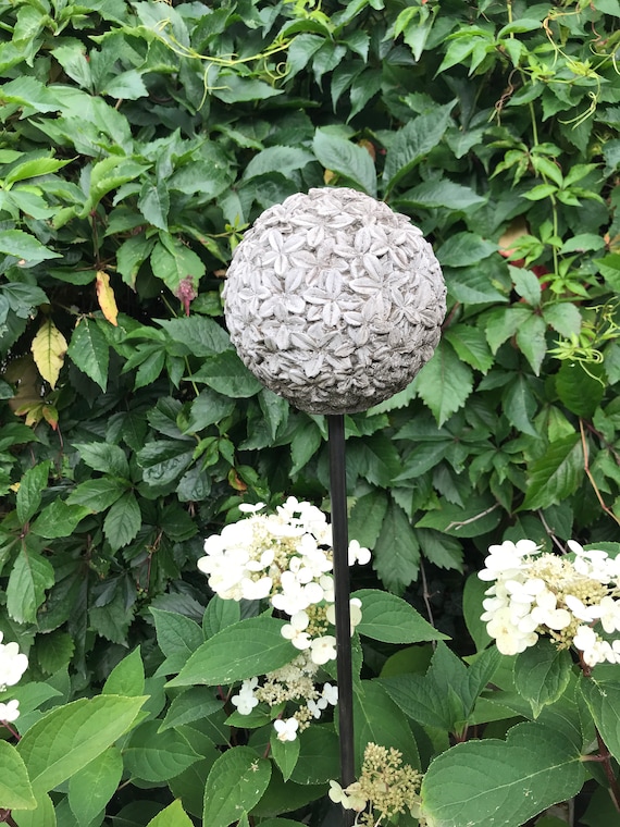 Garden figures stone figures flower ball with iron rod decoration vintage garden