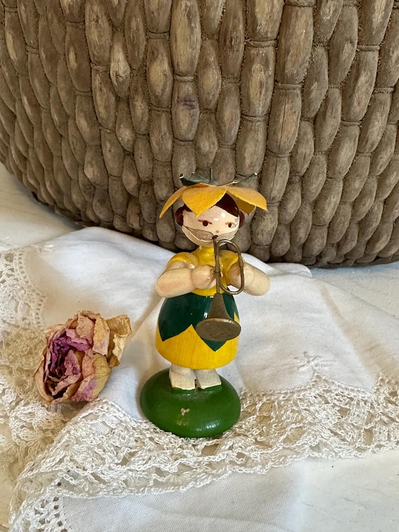 Old antique flower children flower girls Erzgebirge folk art decoration