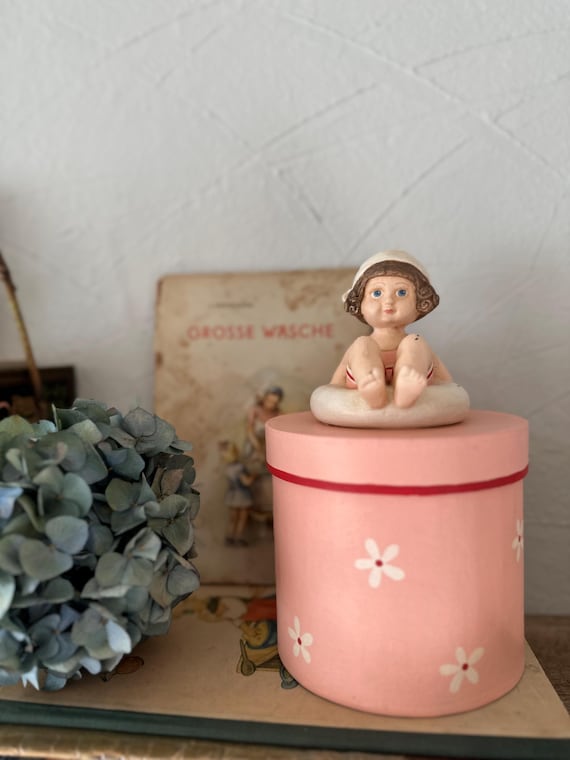 Papier-mâché tin, cookie tin, decorative tin, storage tin, vintage shabby chic