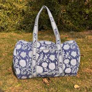 Grand sac de voyage en coton matelassé avec imprimé block, fait main, coloré, pour le voyage, les séjours d'une nuit, la salle de sport