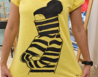 t-shirt jaune et noir pour femme chemisier d'été peint à la main illustration laruc encolure dégagée haut en coton fait main décontracté