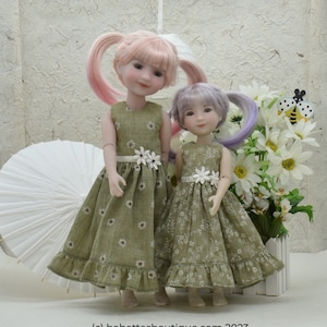 Rubinrot Fashion Friends Sage Green Daisy Kleid