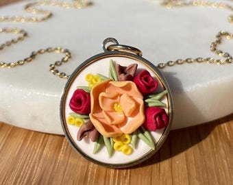 Blossom Dream – Apricot | Floral polymer clay necklace | Handmade & nickel-free | Delicate jewelry | Gift idea for women | Summer