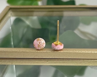 Minimalist rose gold stud earrings | handmade jewelry | hypoallergenic precious metal | elegant | pastel pink & gold leaf ornaments