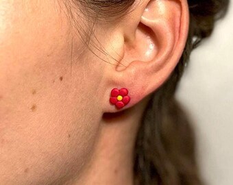 Small daisy stud earrings in red | Handmade jewelry | Hypoallergenic | Lightweight | Gift idea for her | For flower lovers