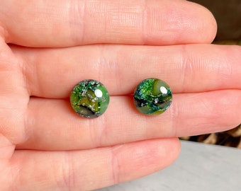 Marble stud earrings with emerald green stone | Handmade jewelry | For sensitive ears | Elegant silver earrings | For her as a gift