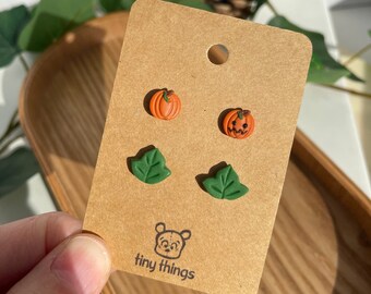 Small Halloween stud earrings | Pumpkin and maple leaf | Handmade jewelry | Mini earrings | Hypoallergenic stainless steel | Miniature earrings