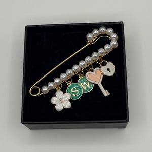 SHINee World Gold and Pearl Enamel Charm Brooch Kpop Fan-Made Hand-Made Jewellery