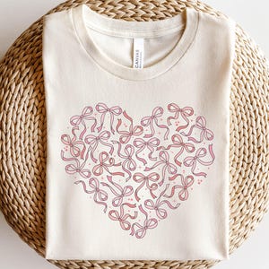 Lint boog hart png, coquette Valentine hart svg, Valentijnsdag svg, cartoon boog svg, schattige roze strik svg, boog omtrek, Valentine shirt