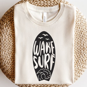 Wake surf svg, Tabla de surf svg, Camisa de vacaciones en la playa svg, Surfing svg, Vibraciones de verano svg, Vida en la playa svg, Alma salada svg, Olas del océano svg