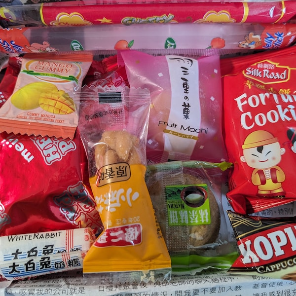 Mini Mooshie box/snack box/ hamper/ party favour/ asian snacks/ mochi and candy box/postbox snacks/ sweet and savoury snacks, personalised