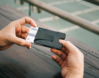 Portafoglio con fermasoldi porta carte in fibra di carbonio. Portafoglio tascabile sottile e minimalista con blocco RFID. Regalo per il marito