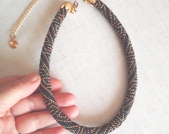 Handgewebte Perlen Boho Chic Halskette-Geschenk für sie häkeln