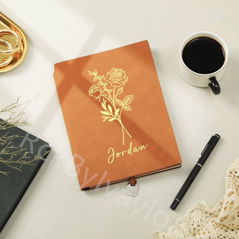 Journal personnalisé, journal personnalisé en cuir, journal personnalisé pour femme, journal personnalisé fleur de naissance, cadeau fleur de naissance personnalisé image 1