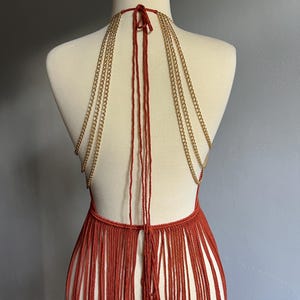 Vestido de franjas de macramê feito à mão: traje de festival boho terracota imagem 6